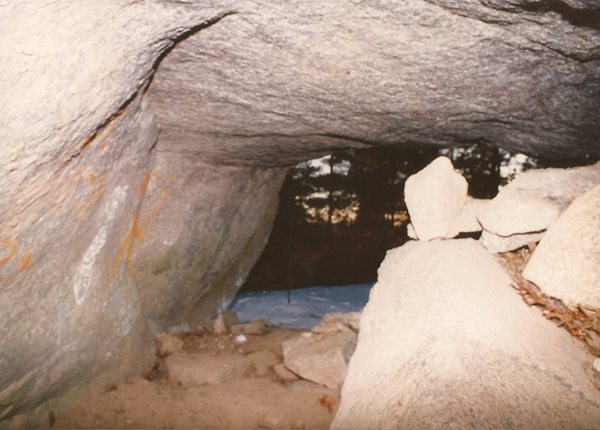 King Phillip's Cave interior - www.WhalingCity.net